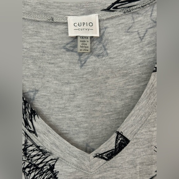 💛Like New💛 Cupio: Women’s Star Print Short Sleeve Shirt- Size 1X (95% Viscose!!) - Picture 4 of 5